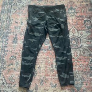 Athleta Camo Contender 7/8 Tight Leggings Camouflage Pants L